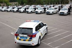 Церемония передачи автомобилей патрульным полицейским