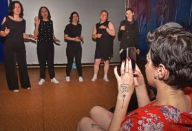 Солістки  українського ЛГБТ-хору Qwerty Queer