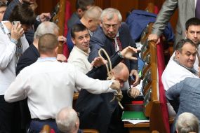 Michail Bondar threw the rope to Sergei Kaplin