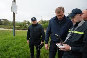 Олег Гончарук знайомиться з наслідками повені