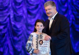 Петр Порошенко во время награждения победителей конкурса