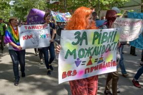 Участники марша ЛГБТ-сообщества