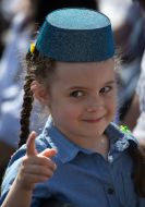 Дівчинка у кримськотатарському костюмі