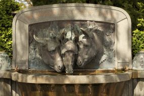 Старый фонтан в Лозанне