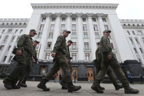 Бойцы Нацгвардии возле АПУ