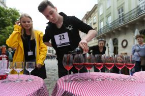 Competition of waiters