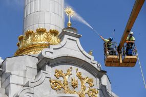 Participants of the Clean Day action washed the Monument of Independence in Kiev