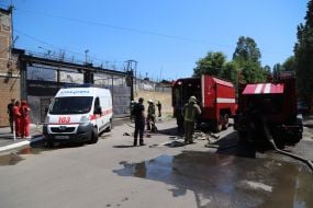 Пожарные автомобили и автомобиль скорой помощи