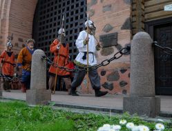 Knights in armor near the Golden Gate