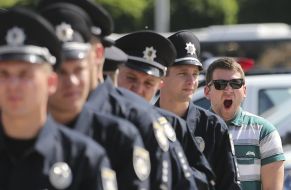 Сотрудники полиции