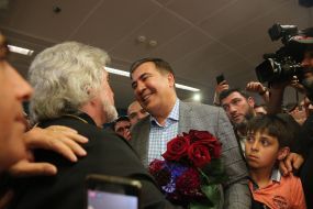 Mikheil Saakashvil with a bouquet of roses