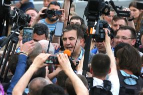 Mikheil Saakashvil talks to journalists