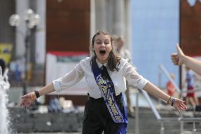 Випускниця