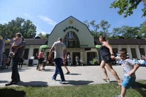 People at the station "Kyiv Passenger Children"