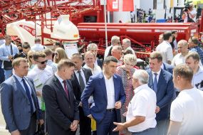 Volodymyr Groysman visited the exhibition "Agro-2019"
