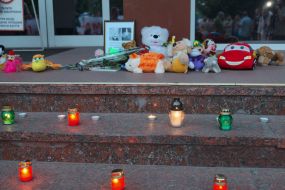 Свечи и игрушки