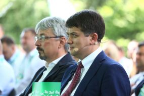 Dmytro Razumkov, Oleksandr Tkachenko