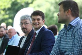 Dmytro Razumkov, Oleksandr Tkachenko