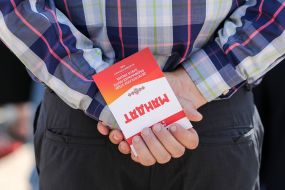 The mandate of the participant of the Congress of the Radical Party Oleg Lyashko in the hands of her husband