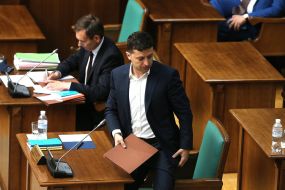 Vladimir Zelensky at the session of the Constitutional Court