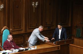 Vladimir Zelensky at the session of the Constitutional Court