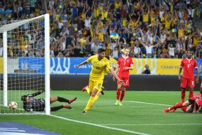 Football. The national team of Ukraine - the national team of Luxembourg