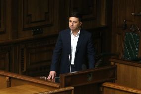Vladimir Zelensky at the session of the Constitutional Court