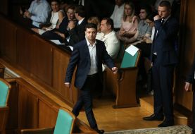 Volodymyr Zelensky leaves the session of the Constitutional Court