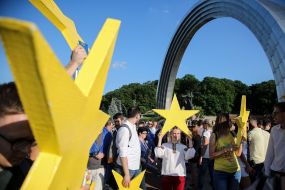 Акция "Горжусь украинским паспортом"