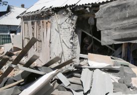 Rescuers of the DSSF scuttling down debris in a destroyed building in Marinka