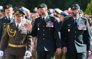 Canadian and Ukrainian servicemen
