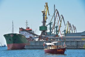 Яхта на Дніпрі