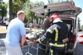 Rescuers transport the conditionally injured person to the ambulance
