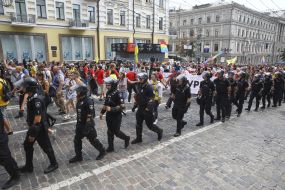 Law enforcers leave the border near the "Equality March" participants' column.