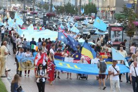 Participants of the procession with the Crimean Tatar flag
