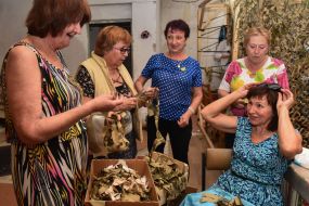 Activists make camouflage nets