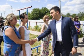 Vladimir Groysman visiting kindergarten