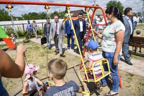 Vladimir Groysman visiting kindergarten
