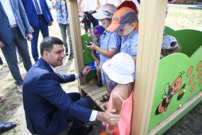 Vladimir Groysman visiting kindergarten