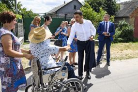 Vladimir Groysman communicates with people