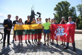 Aidas Ardzijauskas and representatives of the Lithuanian Embassy and the Lithuanian community