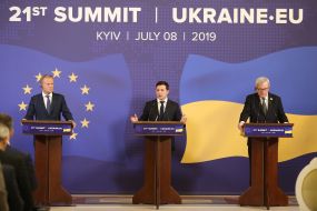 Donald Tusk, Vladimir Zelensky and Jean-Claude Juncker