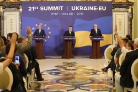 Donald Tusk, Vladimir Zelensky and Jean-Claude Juncker