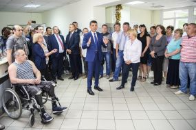 Volodymyr Groysman visited the scientific research Institute of prosthetics