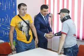 Volodymyr Groysman visited the scientific research Institute of prosthetics