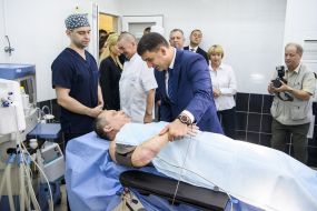 Volodymyr Groysman visited the scientific research Institute of prosthetics