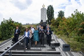 Volodymyr Groysman called for the construction of the National Museum "memorial to victims of Holodomor"