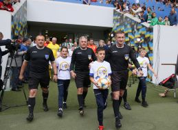 Товарищеский матч между звездами национальной сборной Украины и звездами ФК «Карпаты» (Львов)