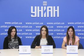 Тетяна Буряк, Вікторія Пікшрєнє та Єлизавета Науменко