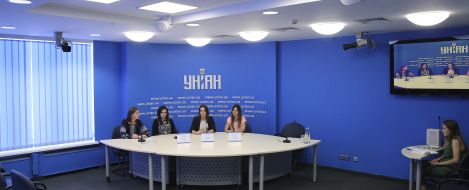 Тетяна Буряк, Вікторія Пікшрєнє та Єлизавета Науменко